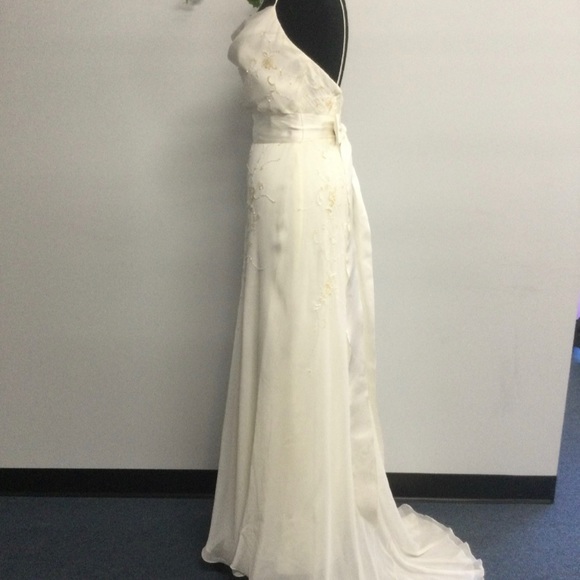 Watters Designer Wedding Gown Store Sample on Sale in a Size 10 - Picture 3 of 7